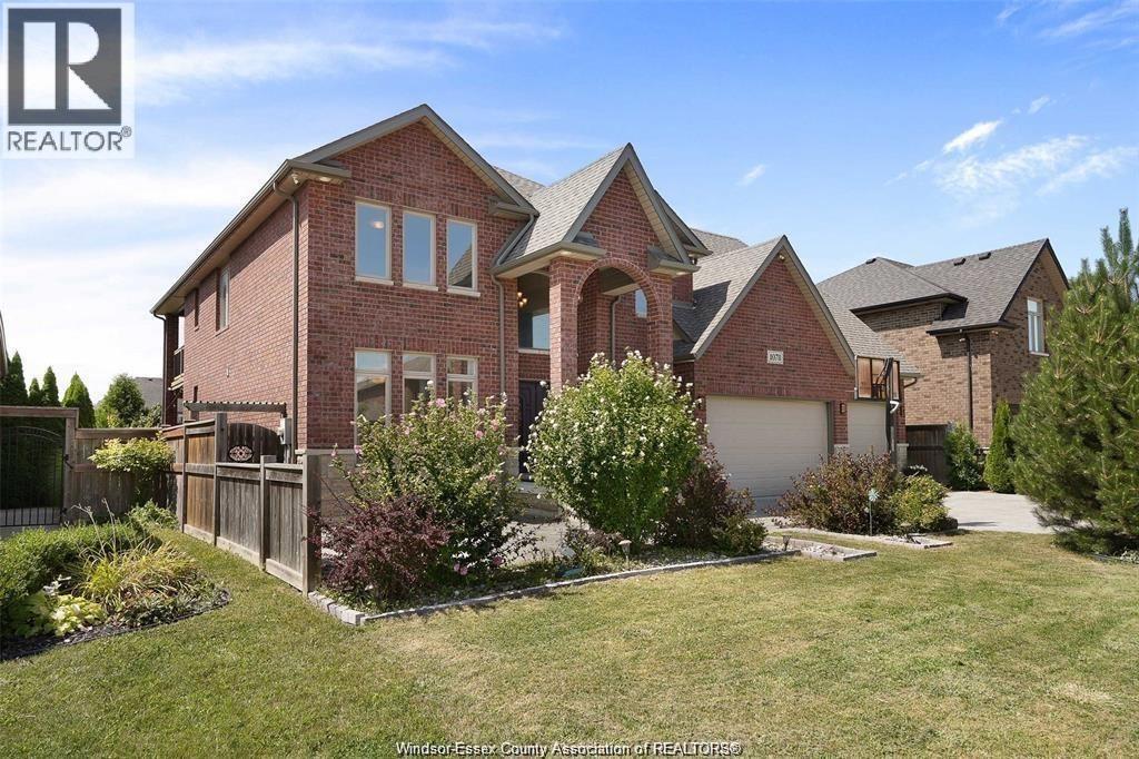 1078- Charlotte Crescent