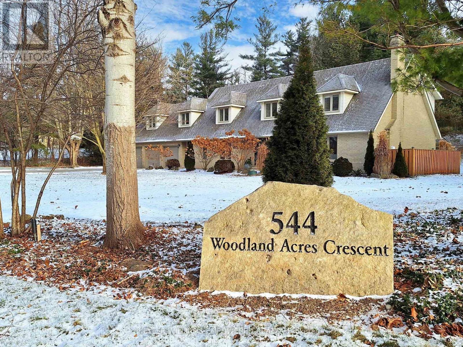 544- Woodland Acres Crescent