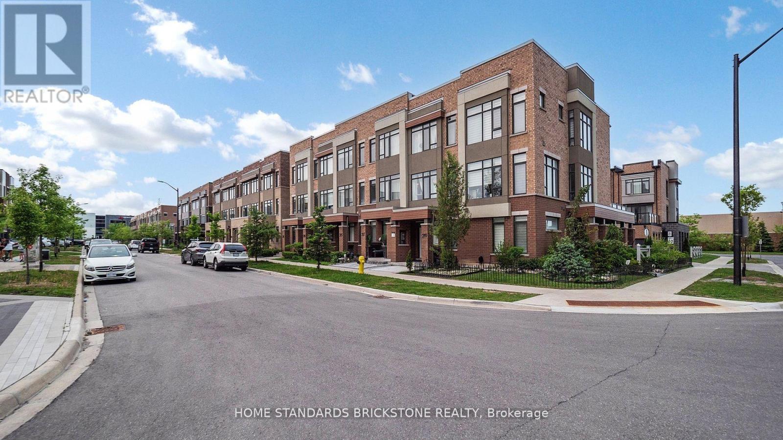 215- Salterton Circle