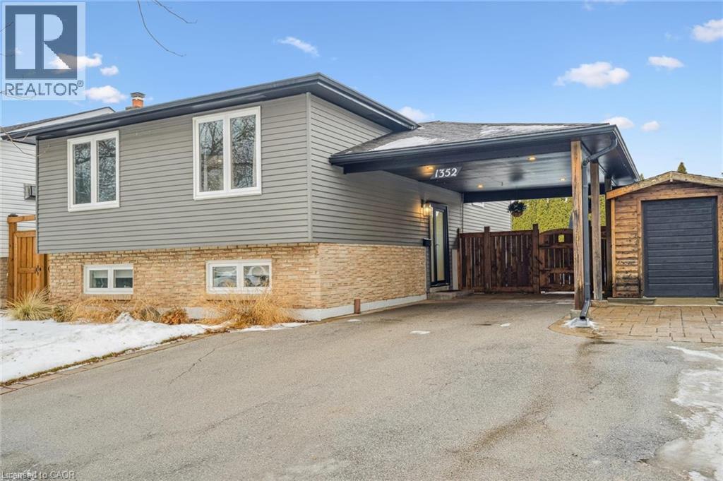 1352- Vancouver Crescent