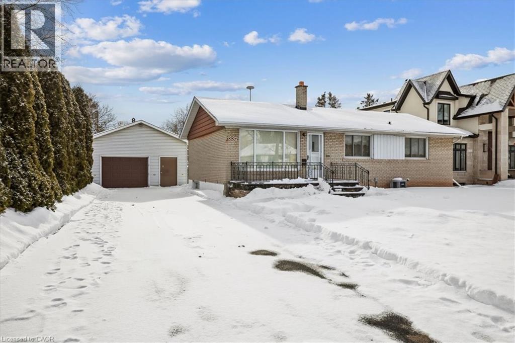 1332- Rebecca Street