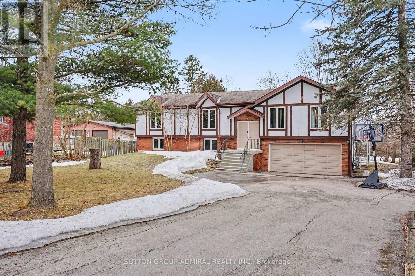 14628- Woodbine Avenue
