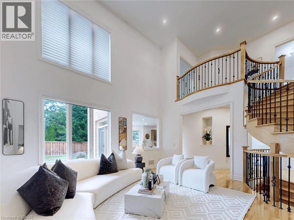2238- Lyndhurst Drive