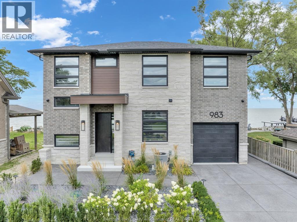 983- Lakeshore Park Road