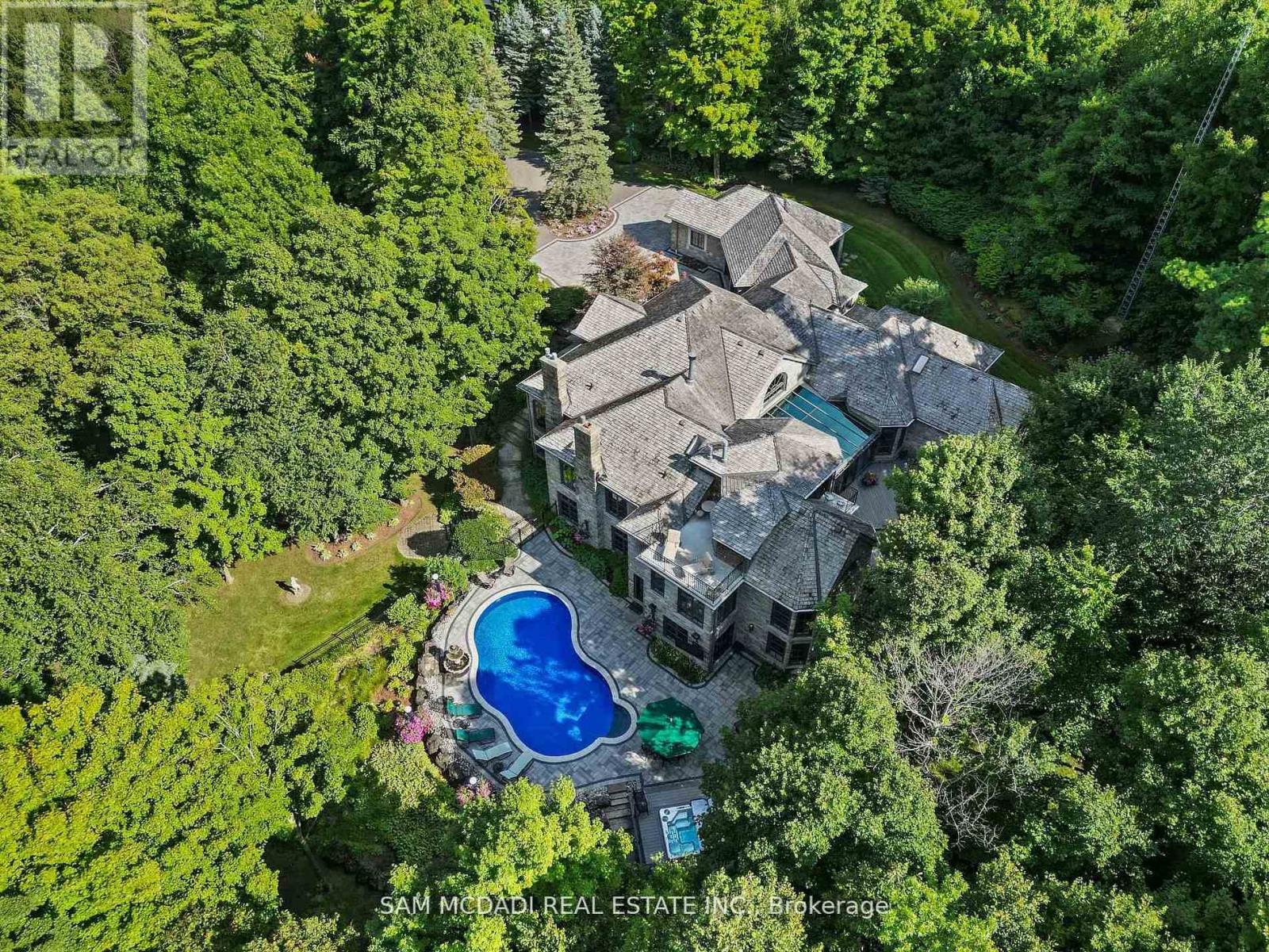 10140- Pineview Trail