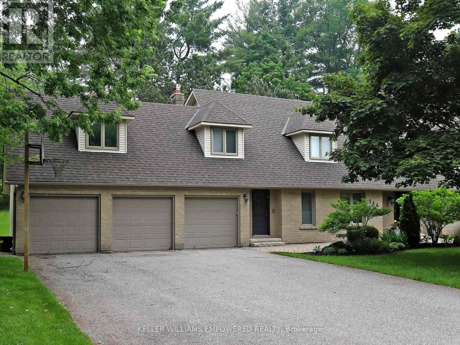 544- Woodland Acres Crescent