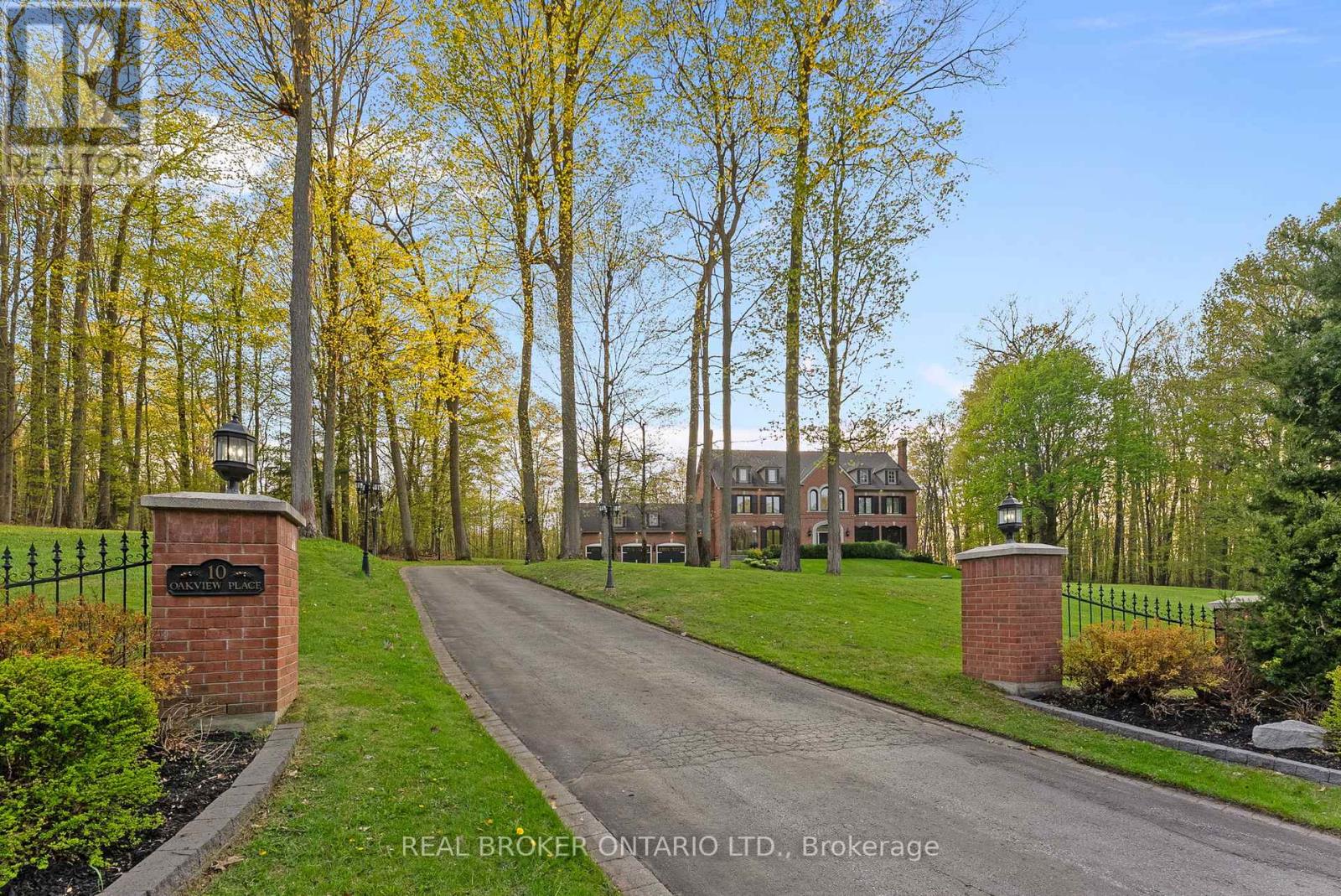 10- Oakview Place