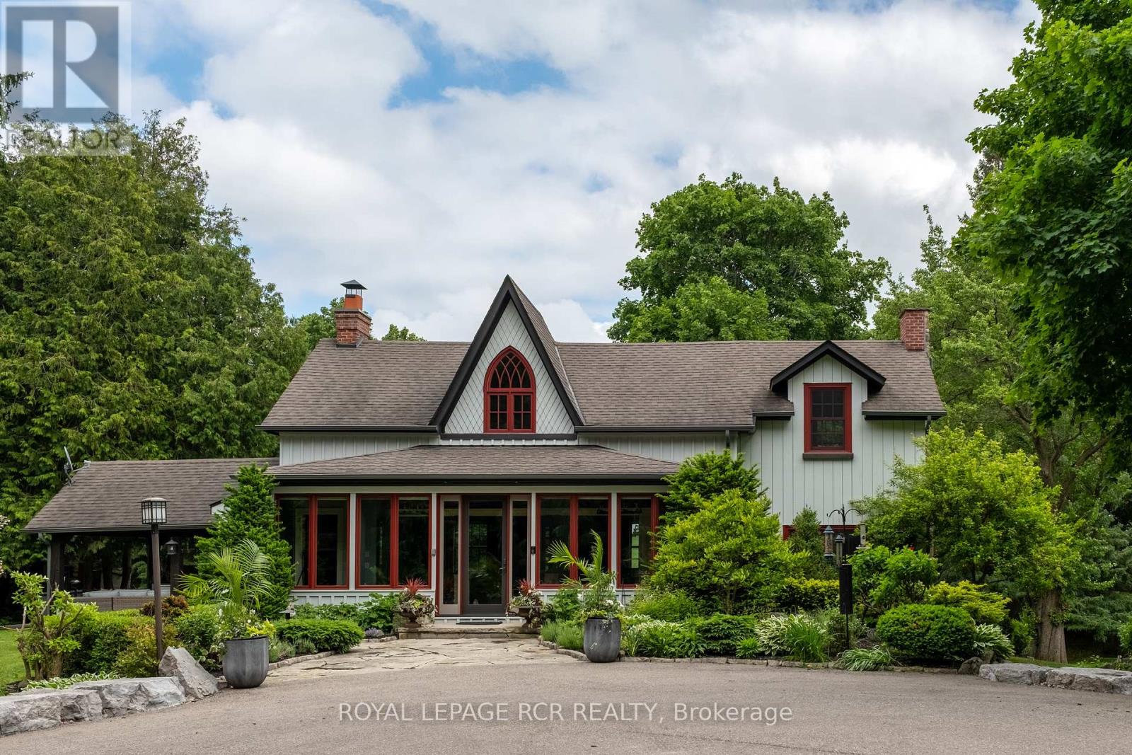 4075- The Grange Sideroad
