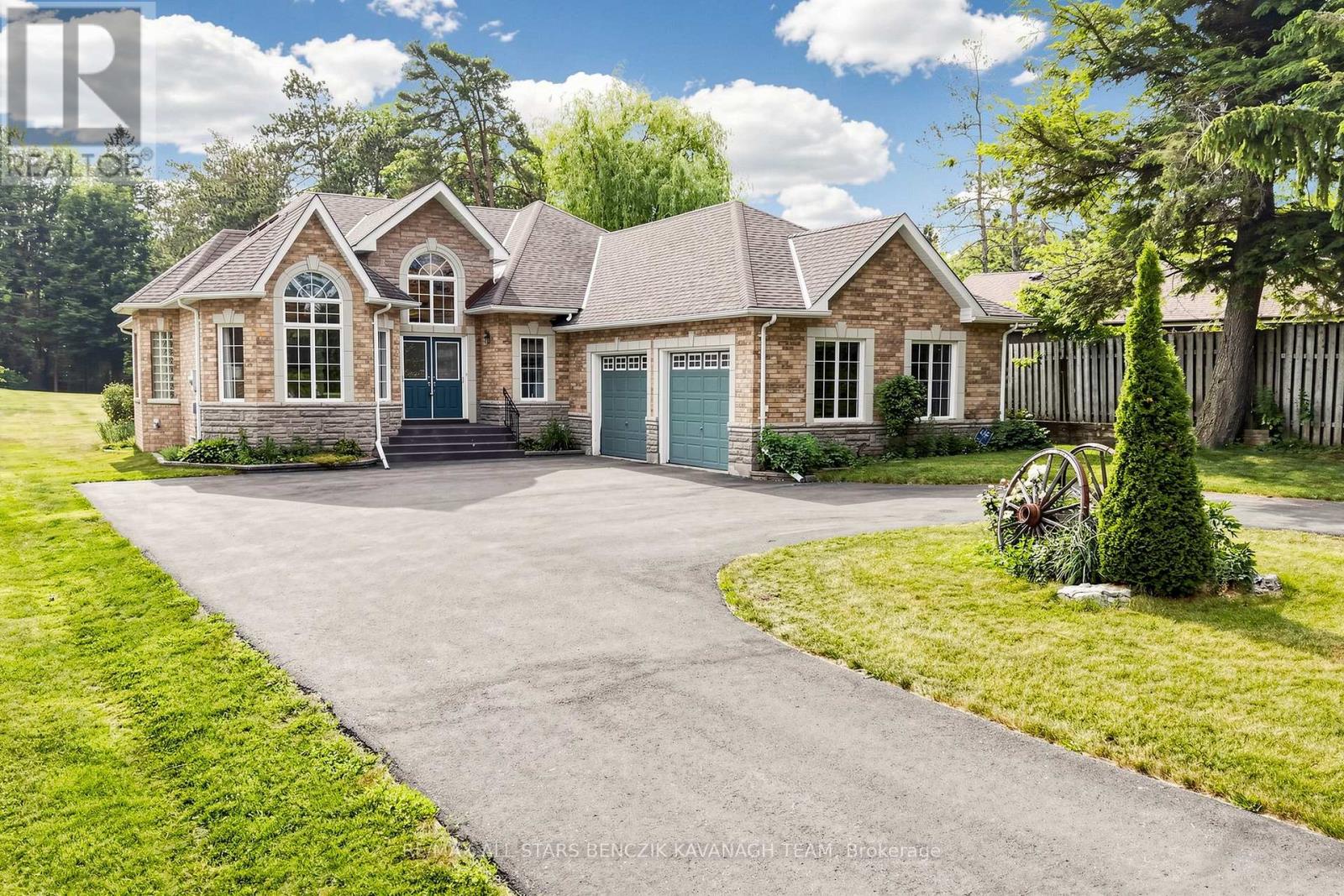 5633- Lakeshore Road