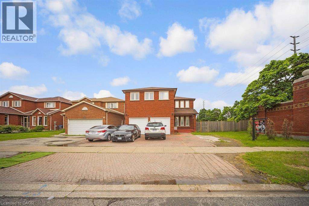 692- Huntington Ridge Drive