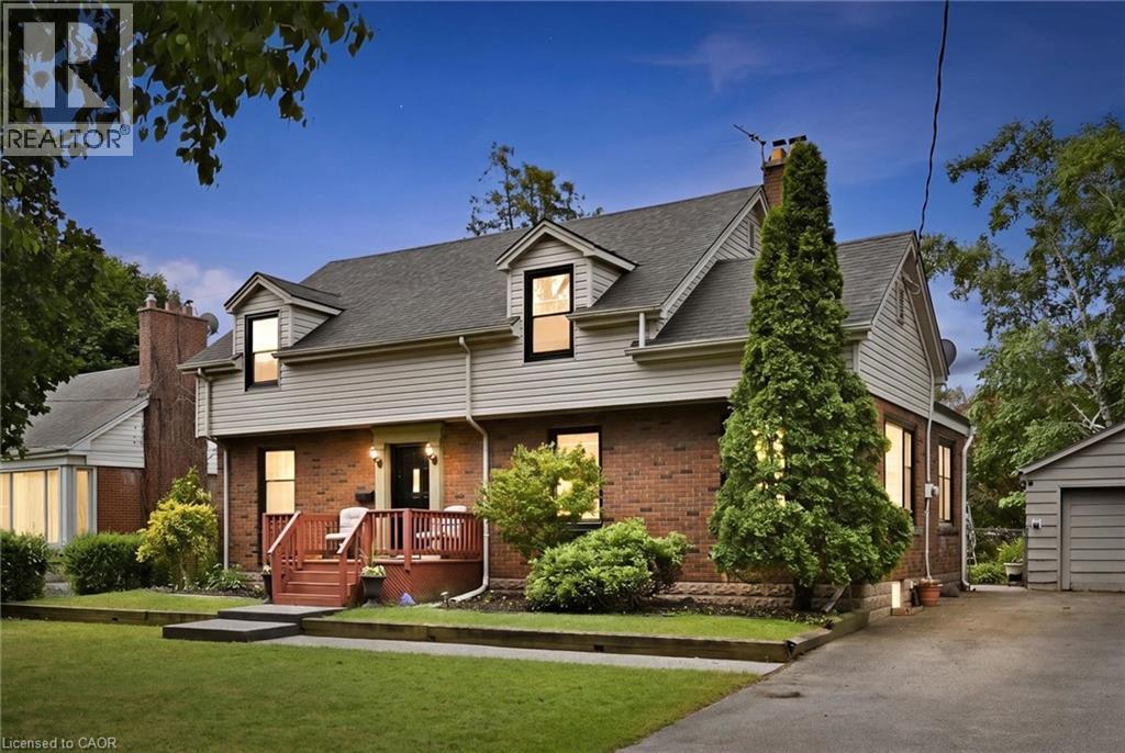 938- Cloverleaf Drive