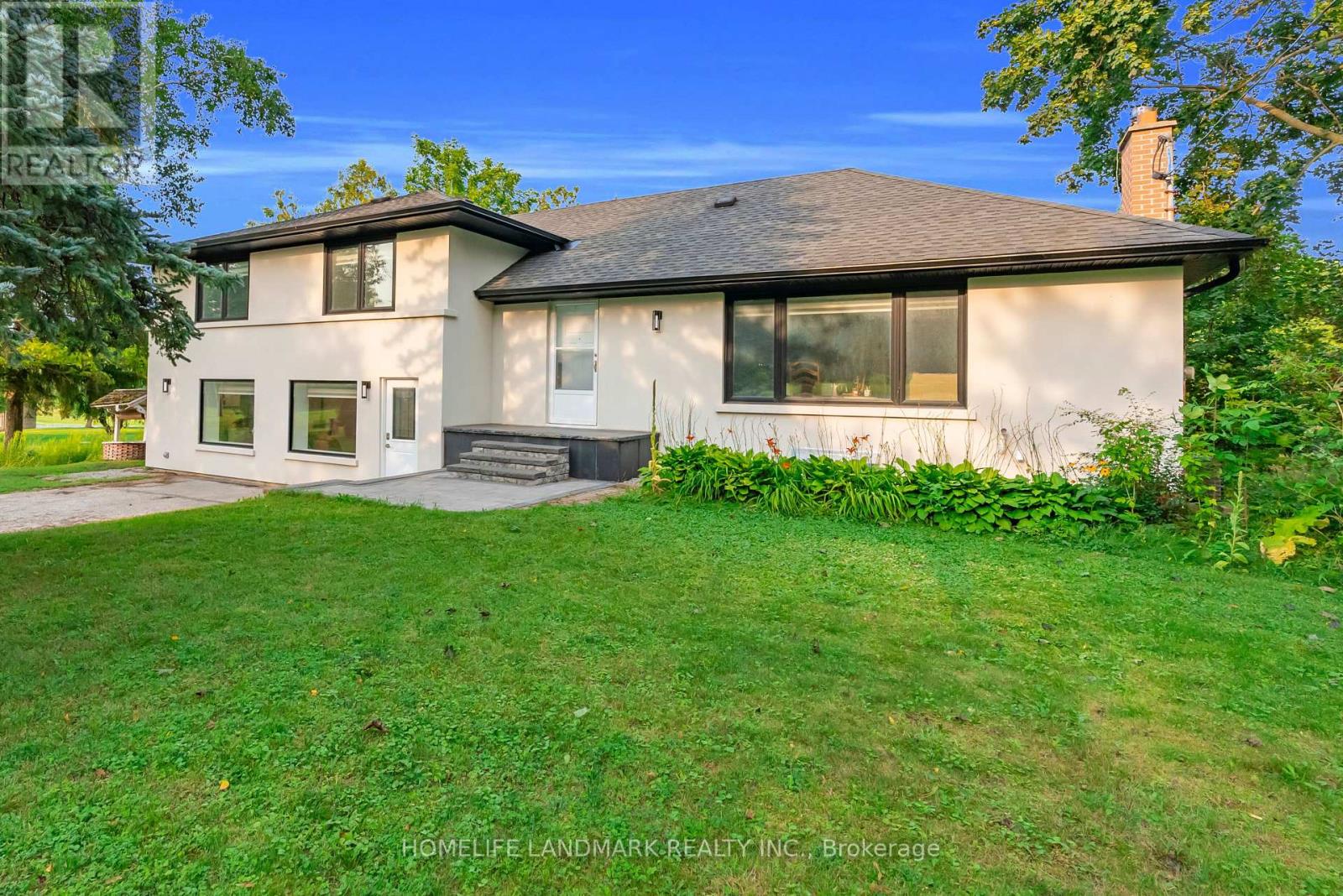 11821- Woodbine Avenue