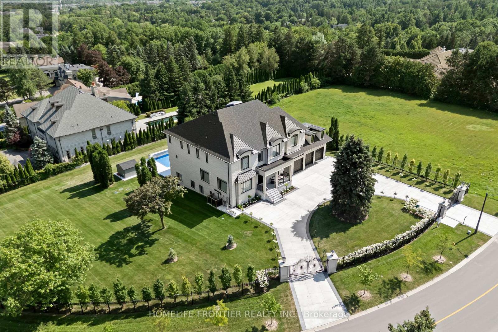 731- Woodland Acres Crescent